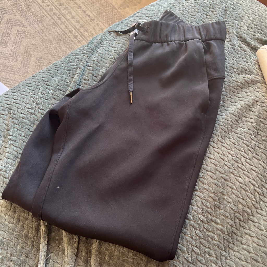 Lululemon On The Fly Mid Rise Joggers Woven